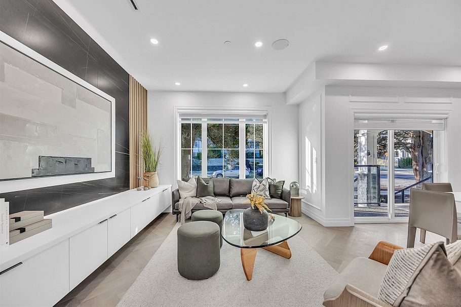 2153 E 20th Avenue Vancouver, BC - 3