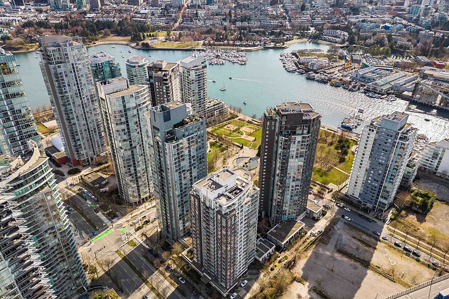 808 1495 Richards Street Vancouver, BC - 1