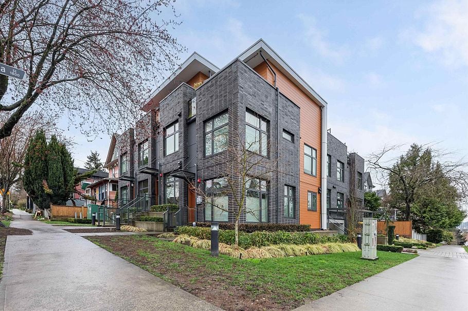 705 Victoria Drive Vancouver, BC - 32