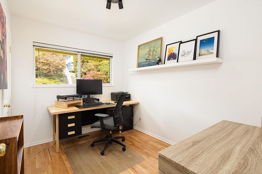 1231 Cloverley Street North Vancouver, BC - 16