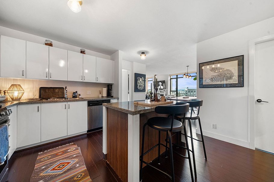 704 155 W 1st Street North Vancouver, BC - 6