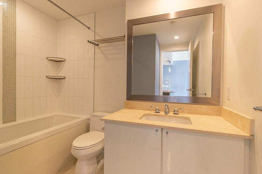 1003 172 Victory Ship Way North Vancouver, BC - 21