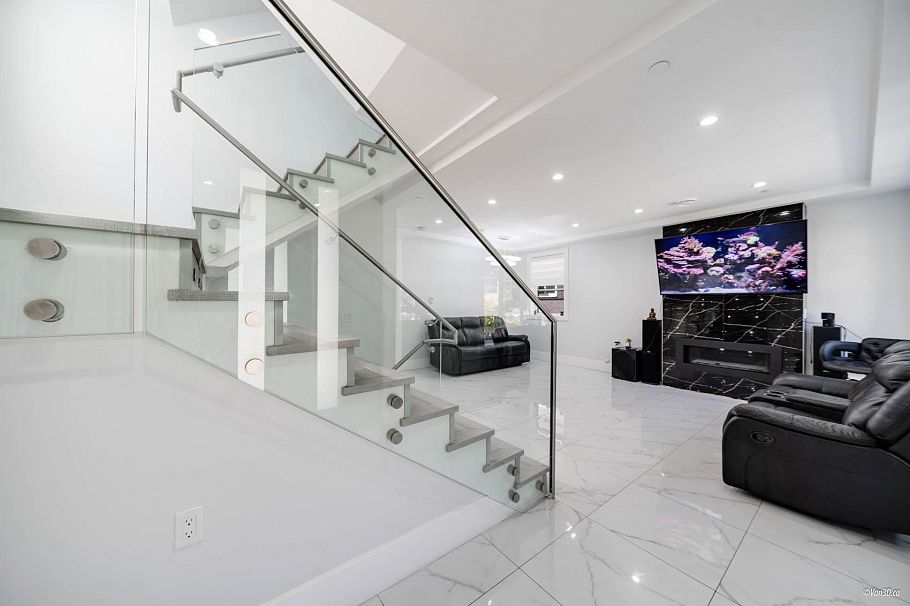 4841 Dumfries Street Vancouver, BC - 2