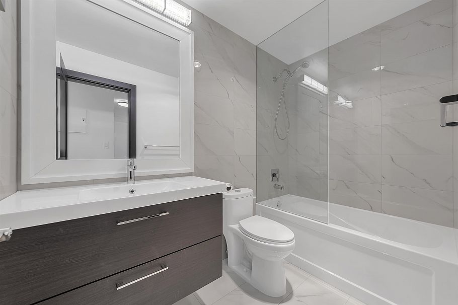 302 170 E 3rd Street North Vancouver, BC - 6