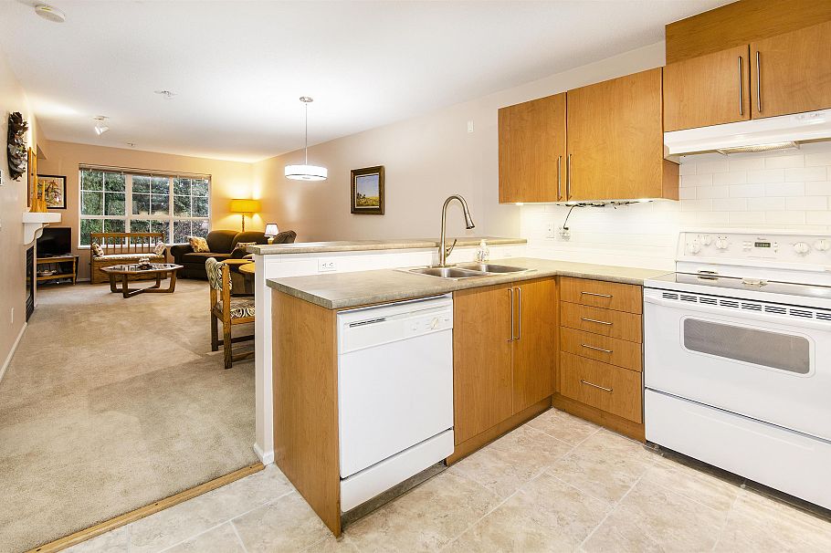 312 1150 E 29th Street North Vancouver, BC - 3