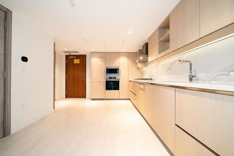 8608 Hazelbridge Way Richmond, BC - 11