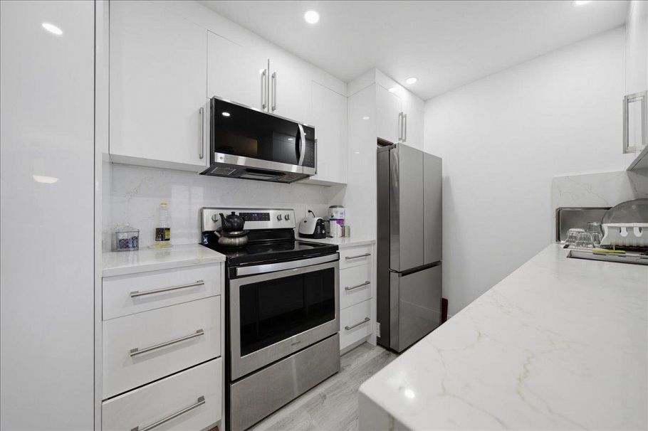 1301 2004 Fullerton Avenue North Vancouver, BC - 8