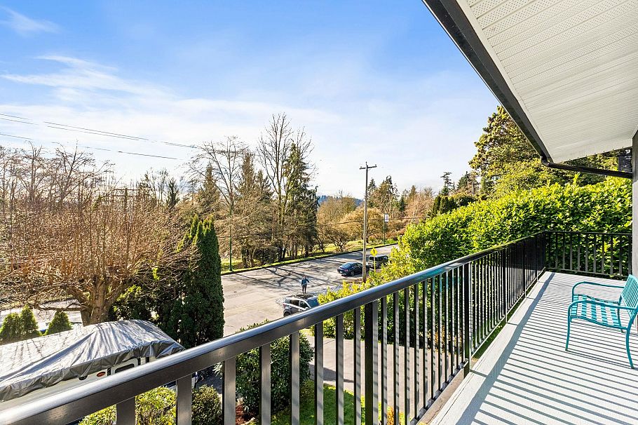 4174 Dollarton Highway North Vancouver, BC - 31