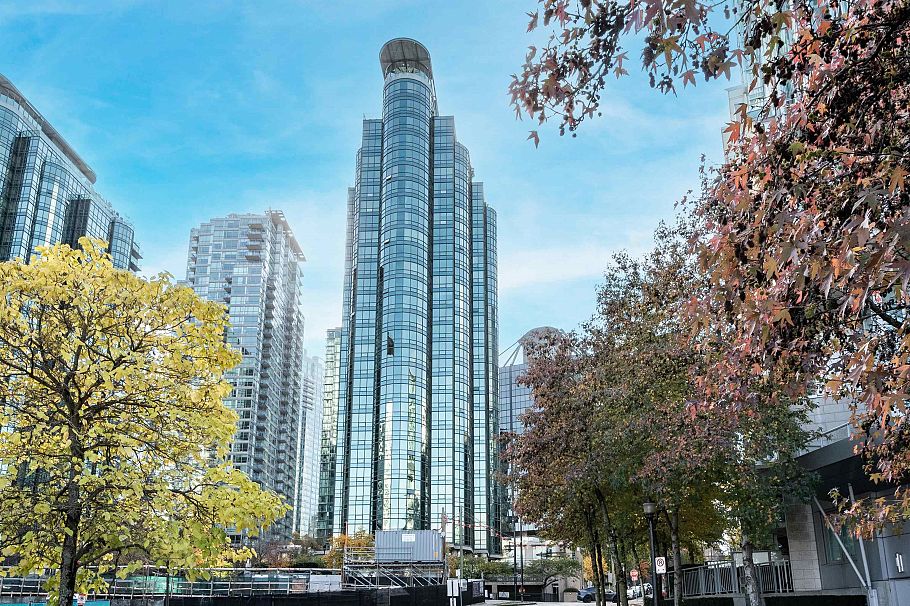 2405 588 Broughton Street Vancouver, BC - 1