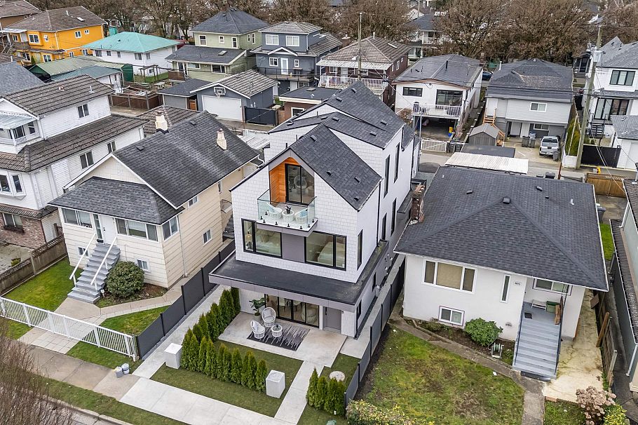 1 5023 Ross Street Vancouver, BC - 2