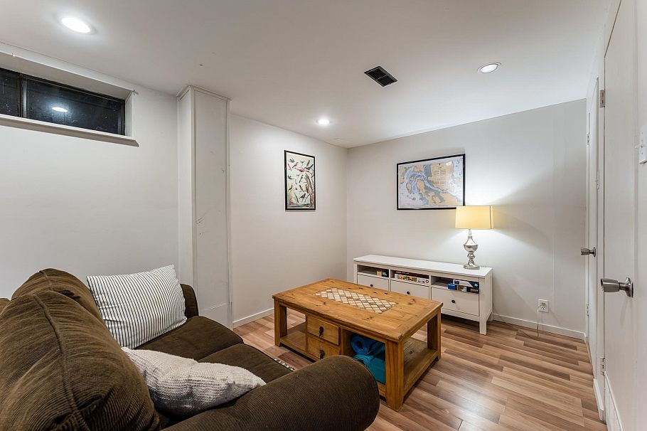 2060 Deep Cove Crescent North Vancouver, BC - 18