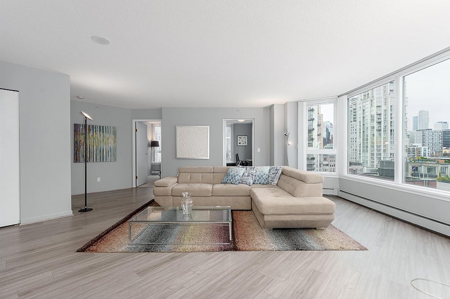 1306 388 Drake Street Vancouver, BC - 1