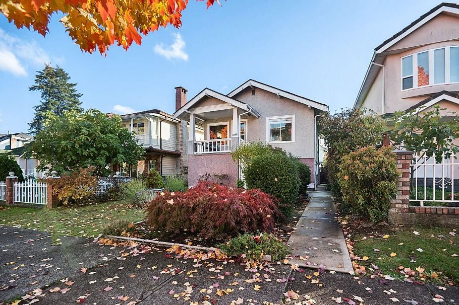 2258 Kitchener Street Vancouver, BC - 2