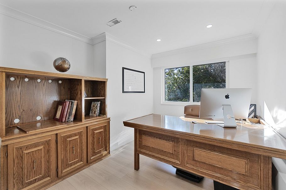 284 Montroyal Boulevard North Vancouver, BC - 23