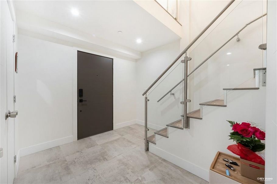 510 W 25th Street North Vancouver, BC - 25