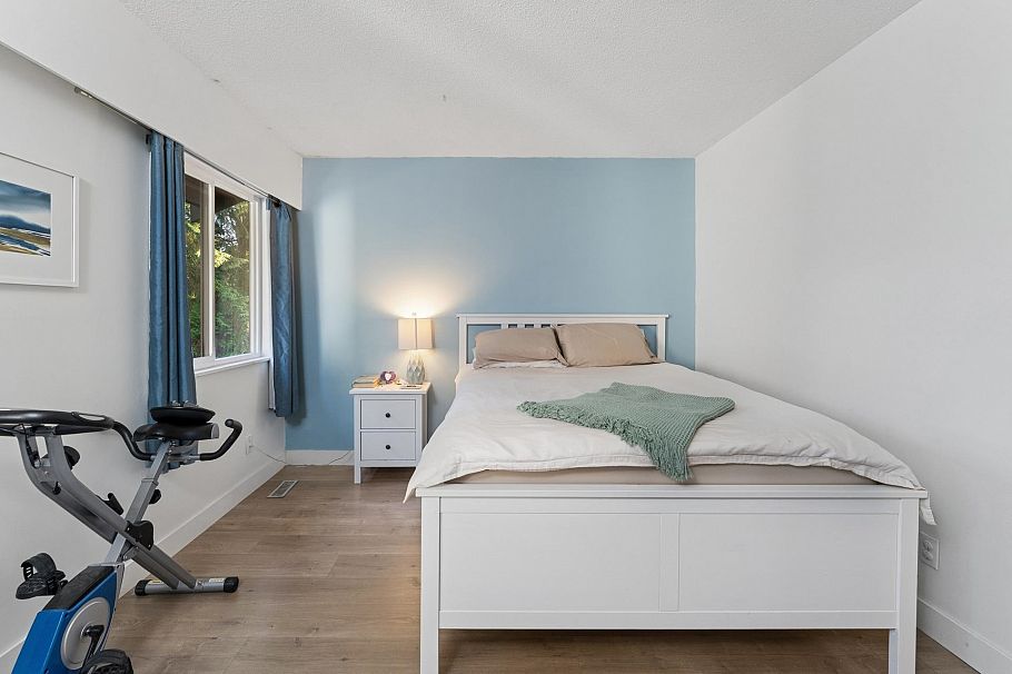 2060 Deep Cove Crescent North Vancouver, BC - 13