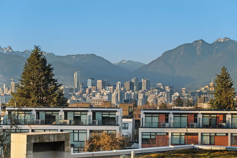 306 505 W 30th Avenue Vancouver, BC - 4