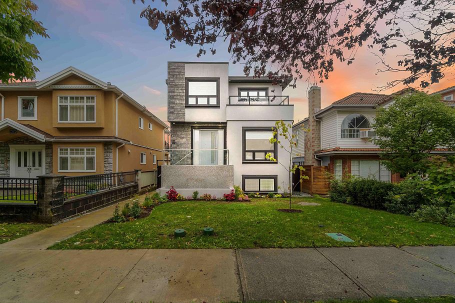 2575 & 2577 Parker Street Vancouver, BC - 37
