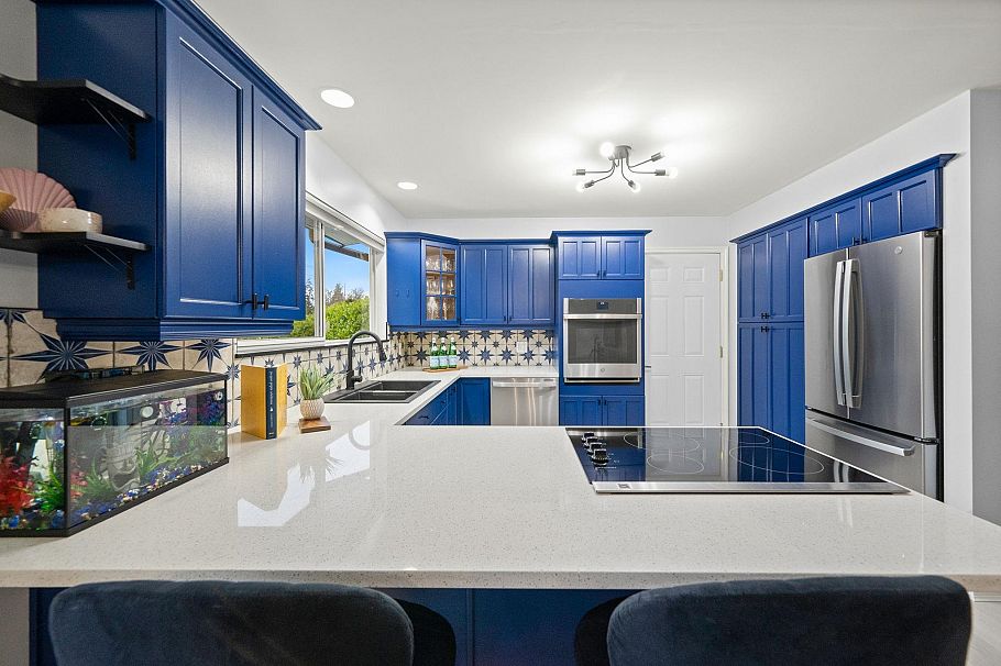 4174 Dollarton Highway North Vancouver, BC - 8