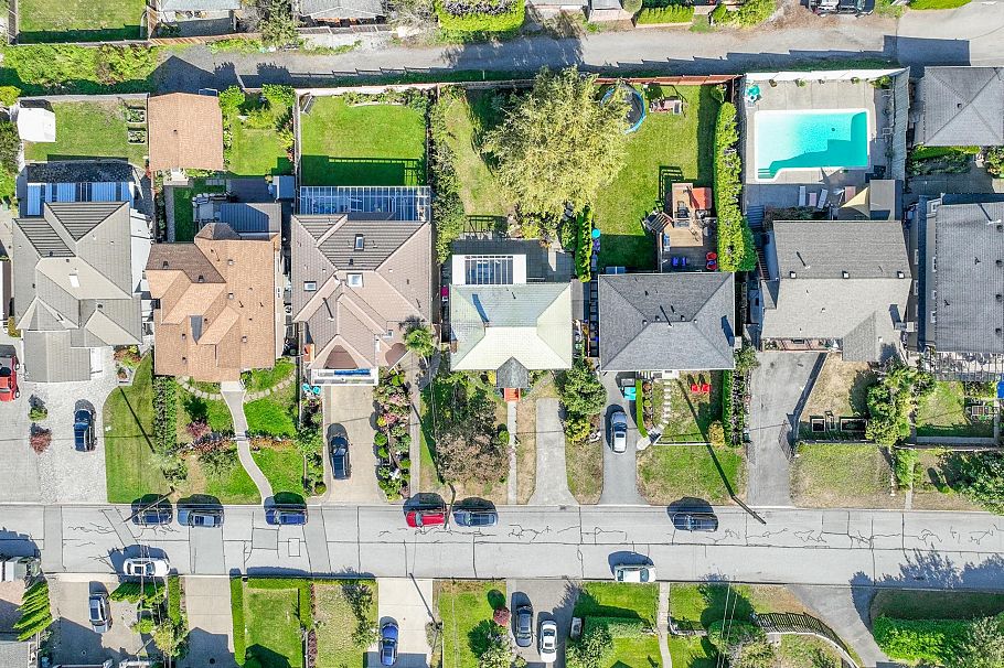 430 W Kings Road North Vancouver, BC - 35