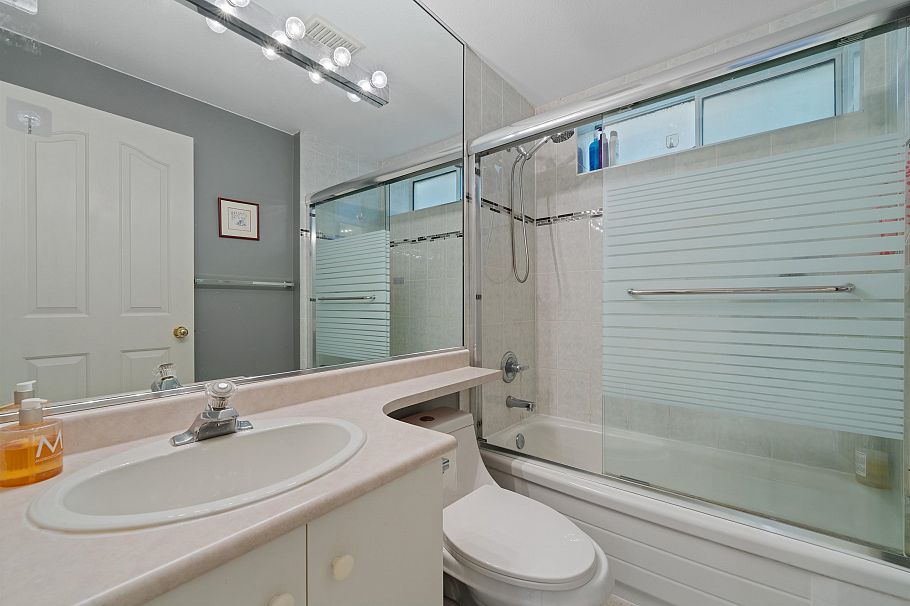 2133 W 49th Avenue Vancouver, BC - 28