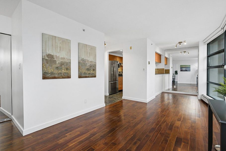 308 1688 Robson Street Vancouver, BC - 8