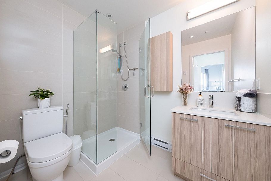 404 1061 Marine Drive North Vancouver, BC - 16