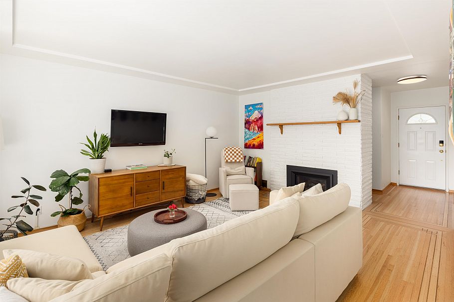 1231 Cloverley Street North Vancouver, BC - 5