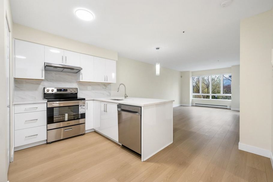 205 1823 E Georgia Street Vancouver, BC - 2