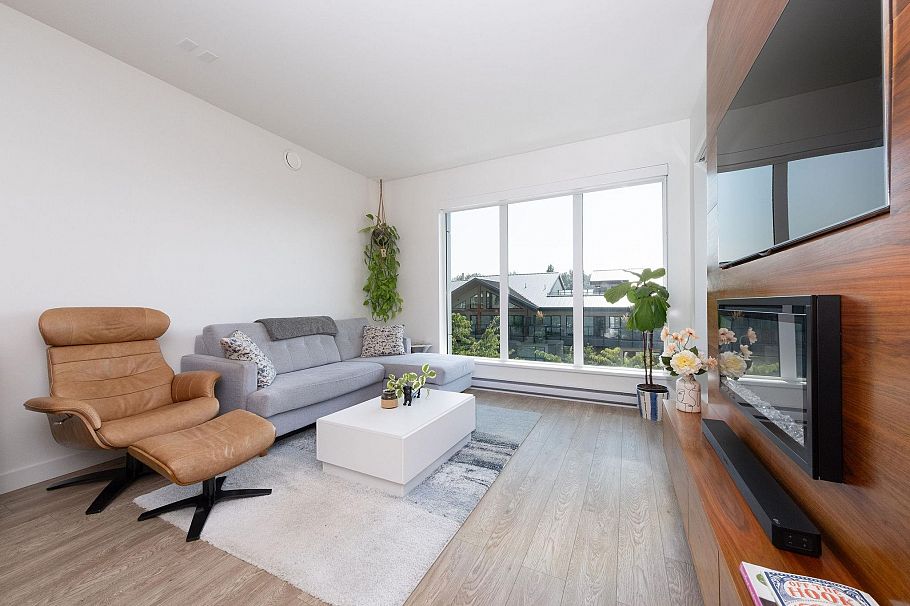 404 1061 Marine Drive North Vancouver, BC - 5