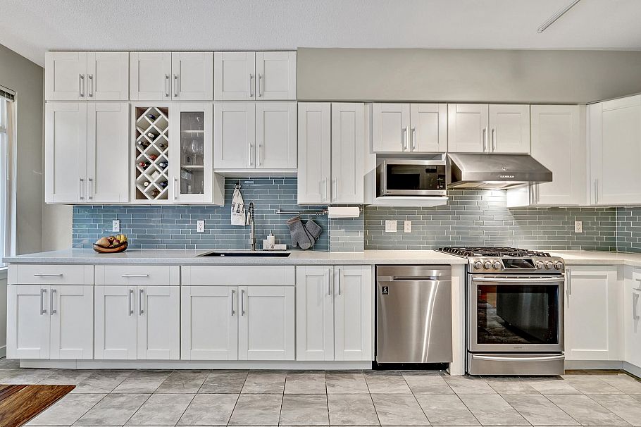 3264 Clermont Mews Vancouver, BC - 1