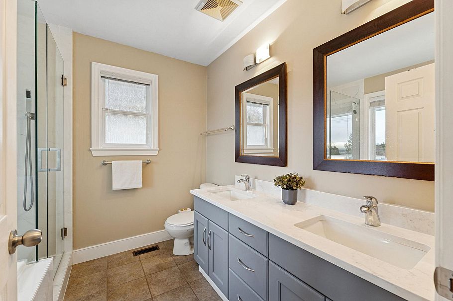 353 E 5th Street North Vancouver, BC - 20