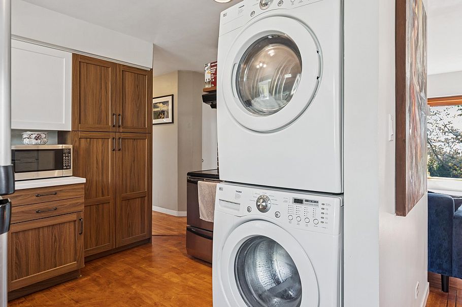 430 W Kings Road North Vancouver, BC - 11