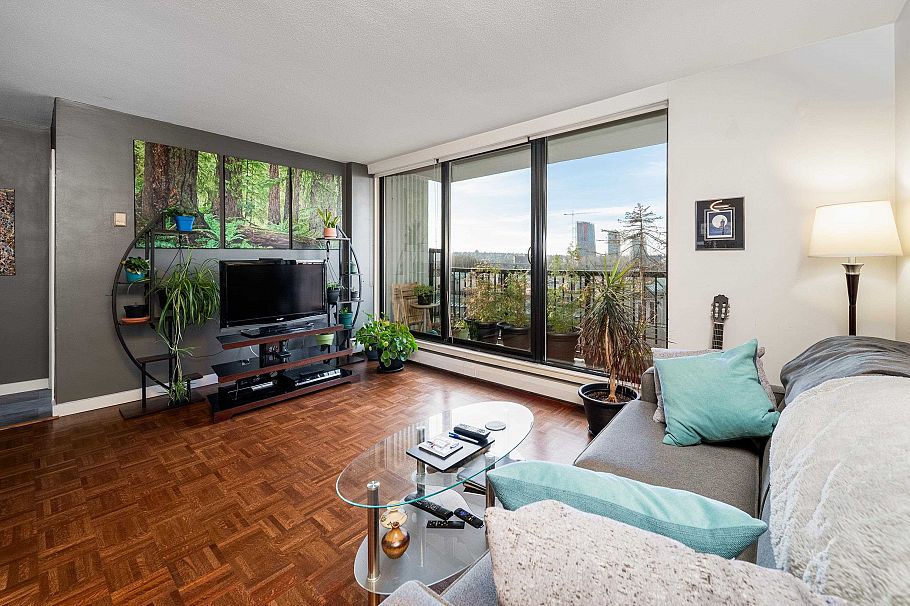 308 1330 Harwood Street Vancouver, BC - 2