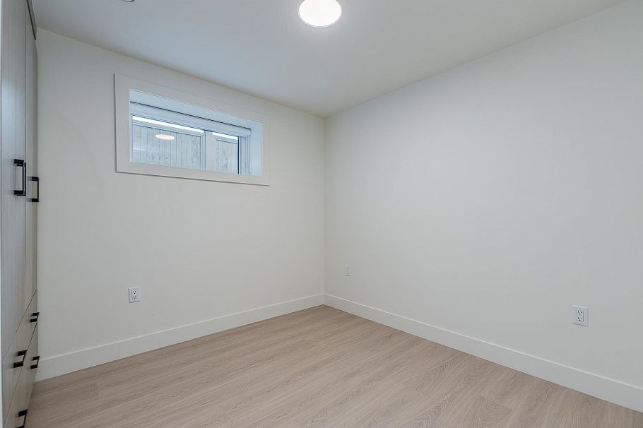 1 2263 E 35th Avenue Vancouver, BC - 25