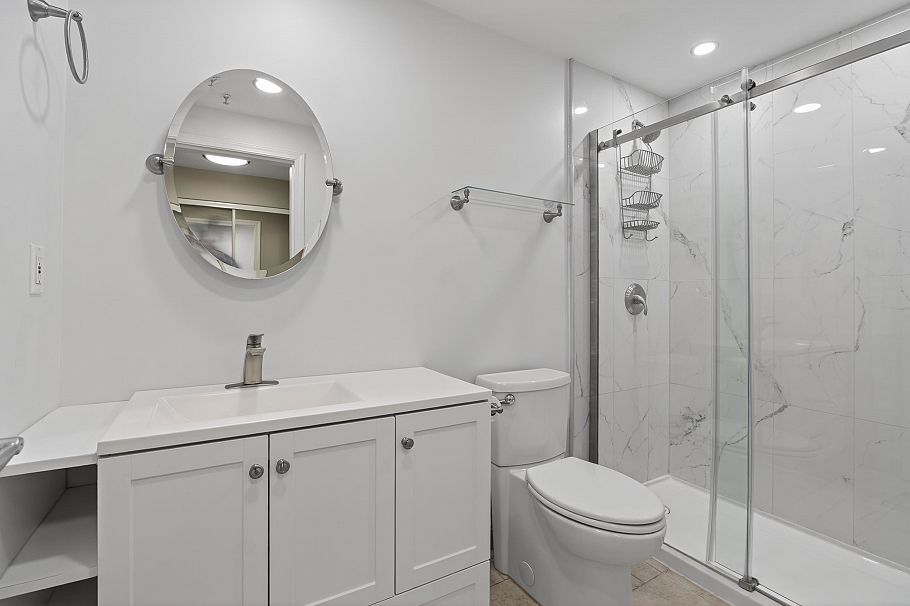 103 108 W Esplanade North Vancouver, BC - 4