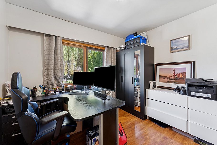 430 W Kings Road North Vancouver, BC - 14