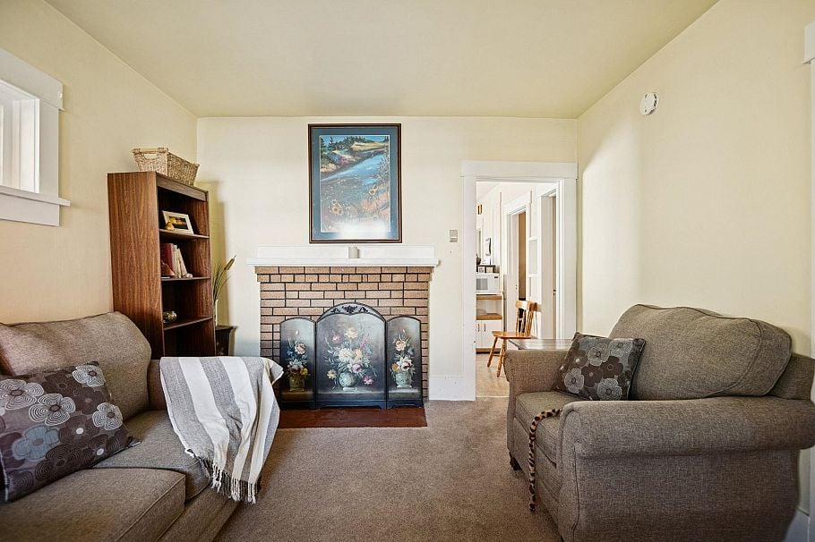 2258 Kitchener Street Vancouver, BC - 6