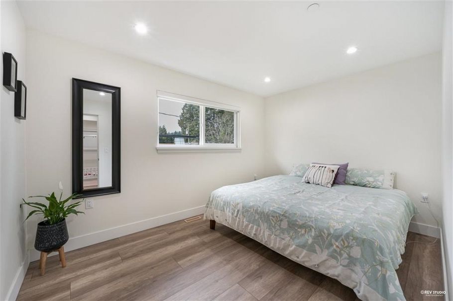 510 W 25th Street North Vancouver, BC - 24