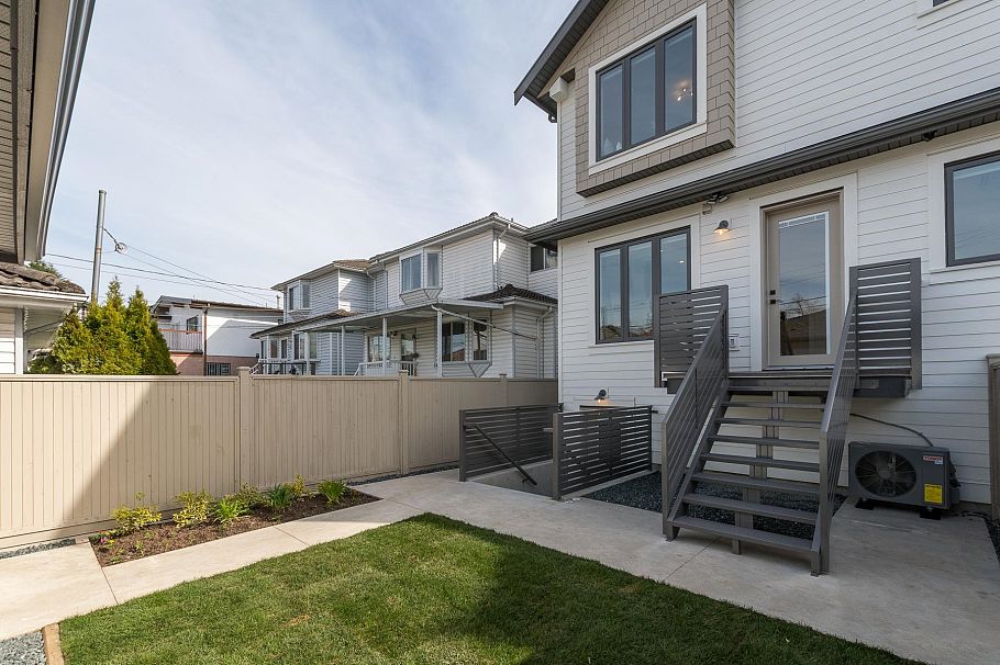 1 2263 E 35th Avenue Vancouver, BC - 31