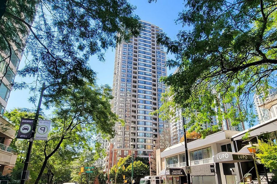 802 909 Mainland Street Vancouver, BC - 1