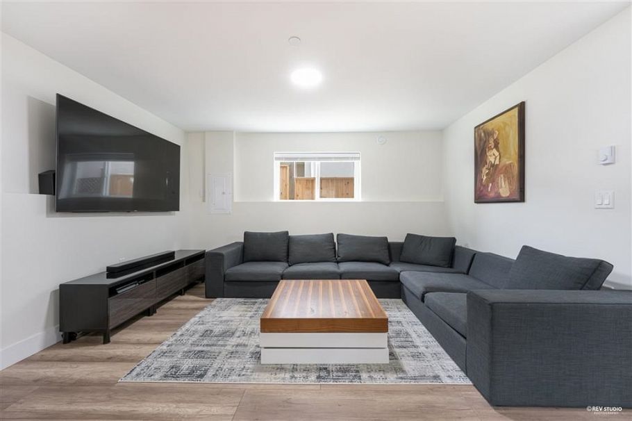 510 W 25th Street North Vancouver, BC - 27