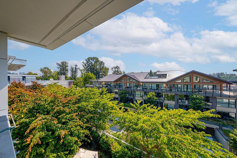 404 1061 Marine Drive North Vancouver, BC - 22