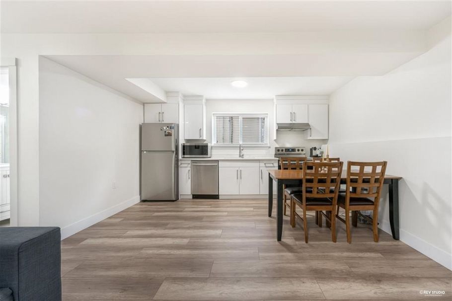 510 W 25th Street North Vancouver, BC - 34