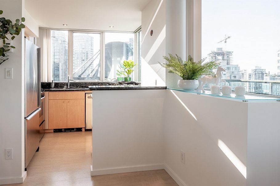 2405 588 Broughton Street Vancouver, BC - 8