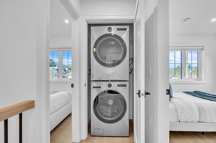 3526 E Lakewood Street Vancouver, BC - 23