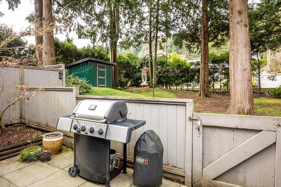 2060 Deep Cove Crescent North Vancouver, BC - 27