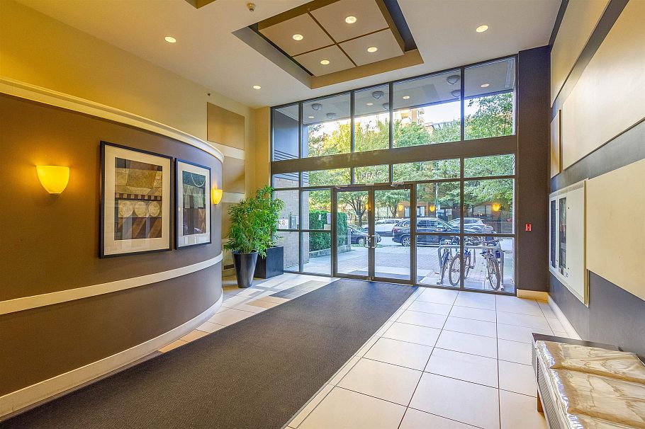 305 3588 Crowley Drive Vancouver, BC - 19