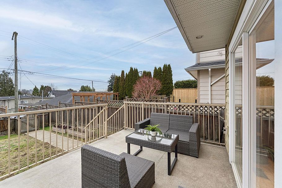 353 E 5th Street North Vancouver, BC - 28