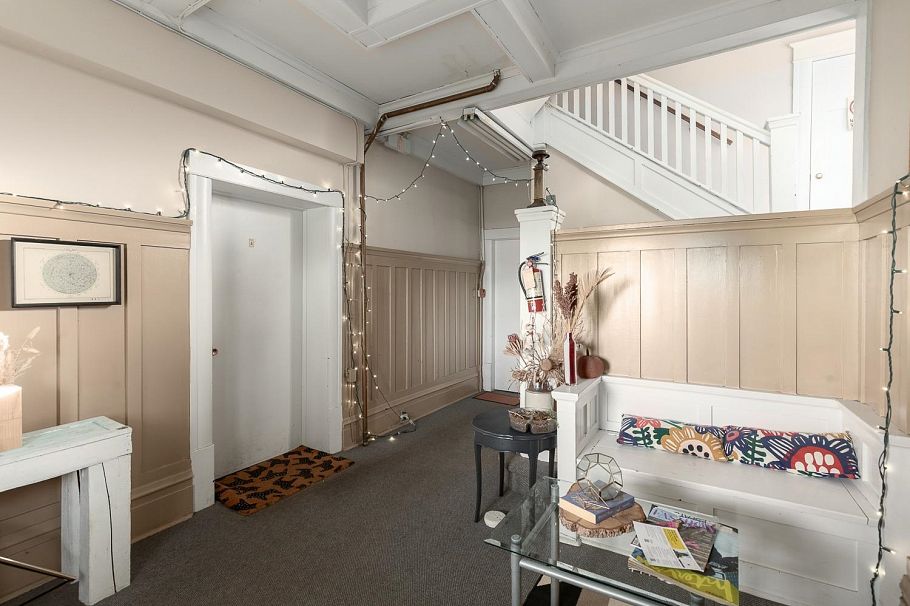 236 W 12th Avenue Vancouver, BC - 4